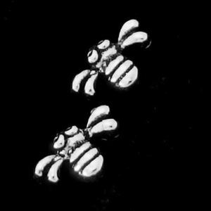 Silver bee stud earring