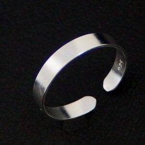 Plain Squared Toe Ring