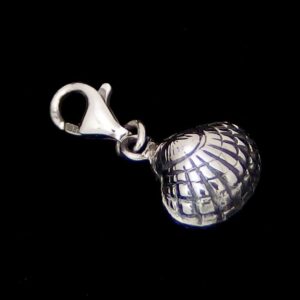 Cockle shell charm clip